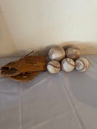 Wilson Glove 5 Balls