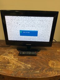 19 Samsung Flat Screen Tv Has Remote