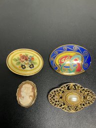 4 Vintage Brooch/pins