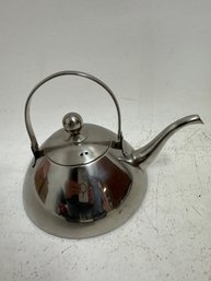 L'epicure 18/10 Stainless Steel Stovetop Teapot.
