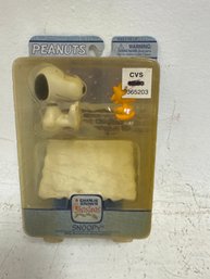 Vintage Memory Lane Peanuts A Charlie Brown Christmas  Holiday Figure Of Snoopy And Woodstock.
