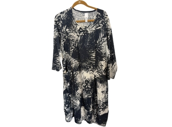 Wy Nne Layers Black And White Tropical Print Dress