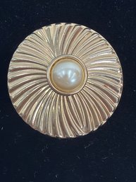 Vintage Jeri- Lou Gold-tone Round Scarf Clip