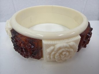 Vintage Sarah Coventry Lucite 'coffee And Cream'molded Panel Bangle Bracelet