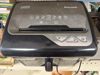 Staples Mail Mate Shredder Designed For Detroying Junk Mail, Credit Cards, And Bank Statements