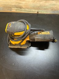 Dealt Hand Sander