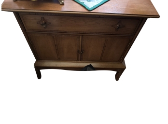 Pair Of Vintage Thomasville Horizon Collection Nightstands Featuring A Sculptural Trestle Base