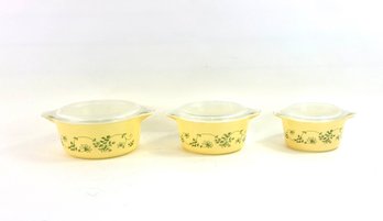Three Vintage Pyrex Graduating Bowls With Lids