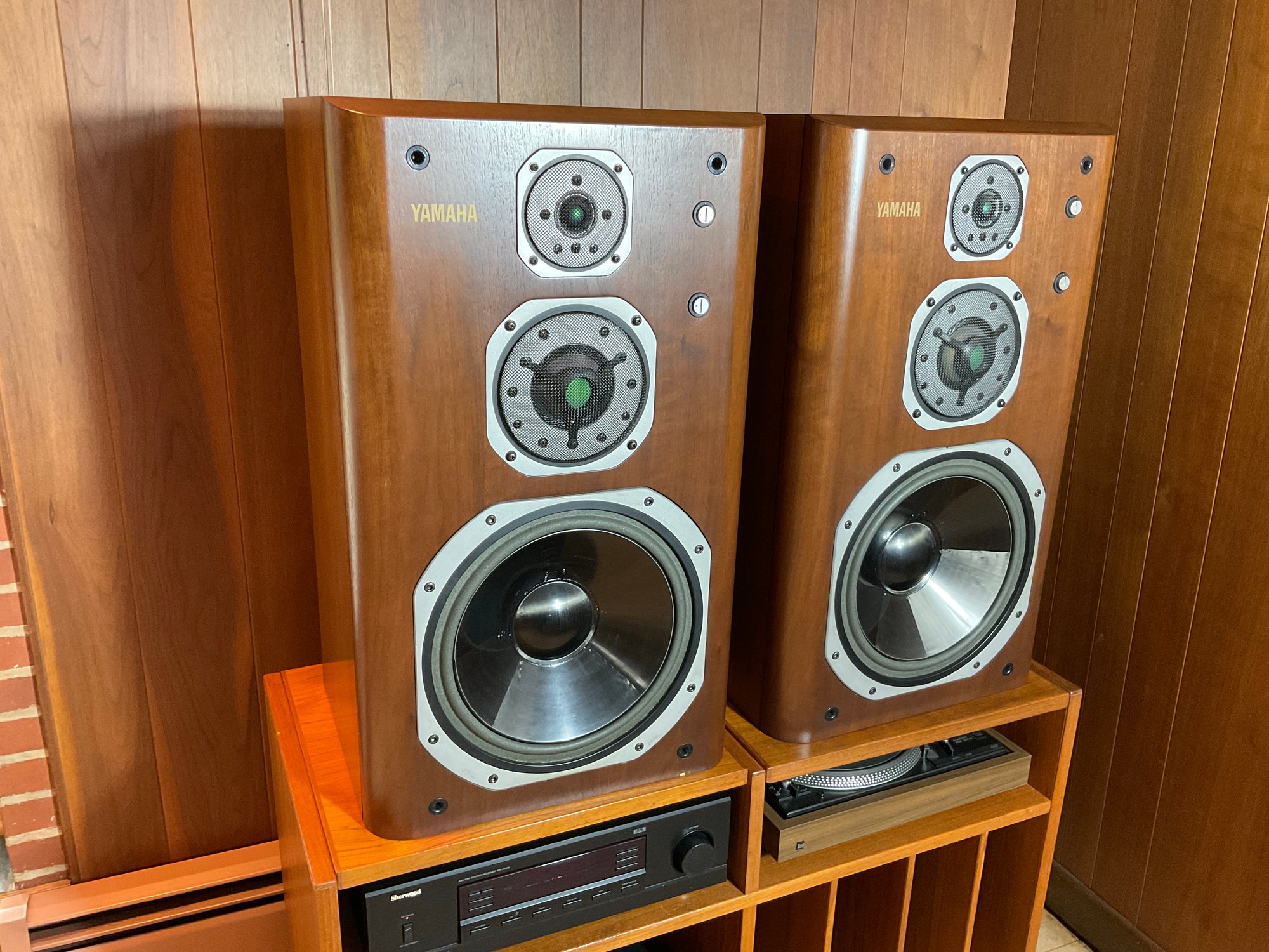 Two Rare Yamaha NS 2000 Audio Speakers With Grills #11049