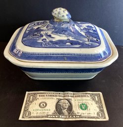 Antique Canton Export Covered Porcelain Serving Dish  Circa 1840