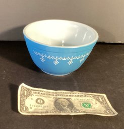 Mid Century Modern Pyrex Small Bowl: Snowflake