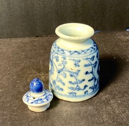Vintage Chinese Porcelain Blue And White  Ink Well With Top 19th Century
