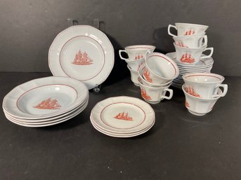 33 Pieces Of Wedgwood Porcelain Dinnerware Flying Cloud Pattern