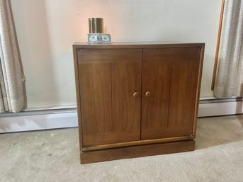 Mid Century Modern 2 Door Drexel Benchcraft Cupboard/ Storage Chest