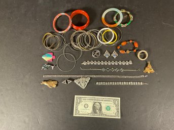 Vintage Lot Of Interesting Vintage Costume Jewelry