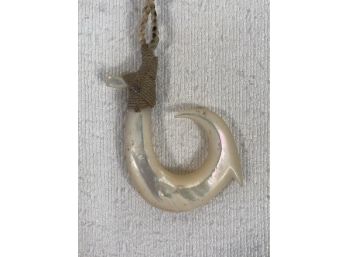 Mother Of Pearl Fish Hook Necklace Hand Carved Hawaii