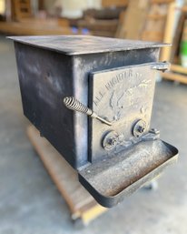 Flat Top Cast Iron 'Moe' All-Nighter Wood Stove