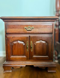 Traditional Cherry Nightstand/Side Table (B)