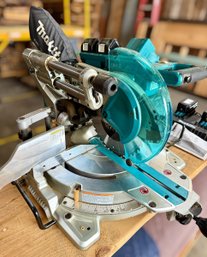 Makita Brushless Compound Miter Saw - (4) Batteries & Charger Included