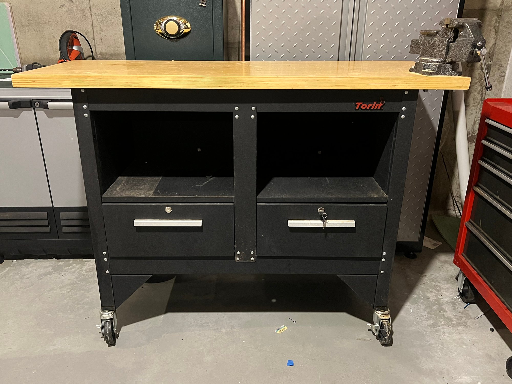 Torin Rolling Workbench With Locking Drawers And Vice #6441