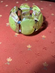 Lucite Expandable  6 Cube Bracelet  W Inpedements  And Separated By 12 Prism Style Rhinestones Glows Under