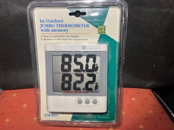 Oregon Scientific  Indoor Outdoor Jumbo Thermometer With Memory   New Never Opened.