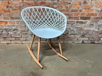 Jamesdar Kurv Rocker Chair In White With Natural Color Metal Legs