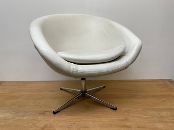MCM Overman Or AB Tranas Style White Leather Swivel Chair