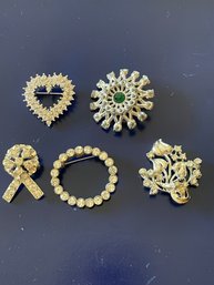 Assorted Costume Jewelry Small Brooches