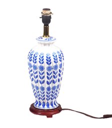 Chinoiserie Blue And White Ceramic Lamp