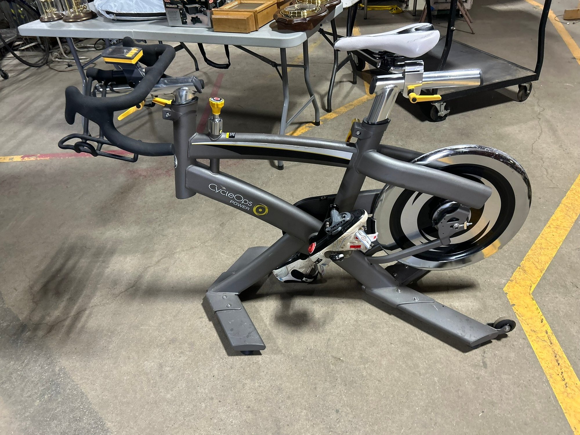 CycleOps Pro Series Indoor Cycle Trainer #5935 | Auctionninja.com
