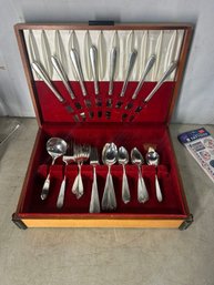 Oneida 'Community' Silver Plated Silverware Set. Box  52 Pieces