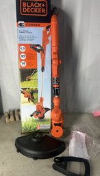 NEW IN BOX BLACK AND DECKER CORDED TRIMMER AND EDGER. TESTED AND WORKS