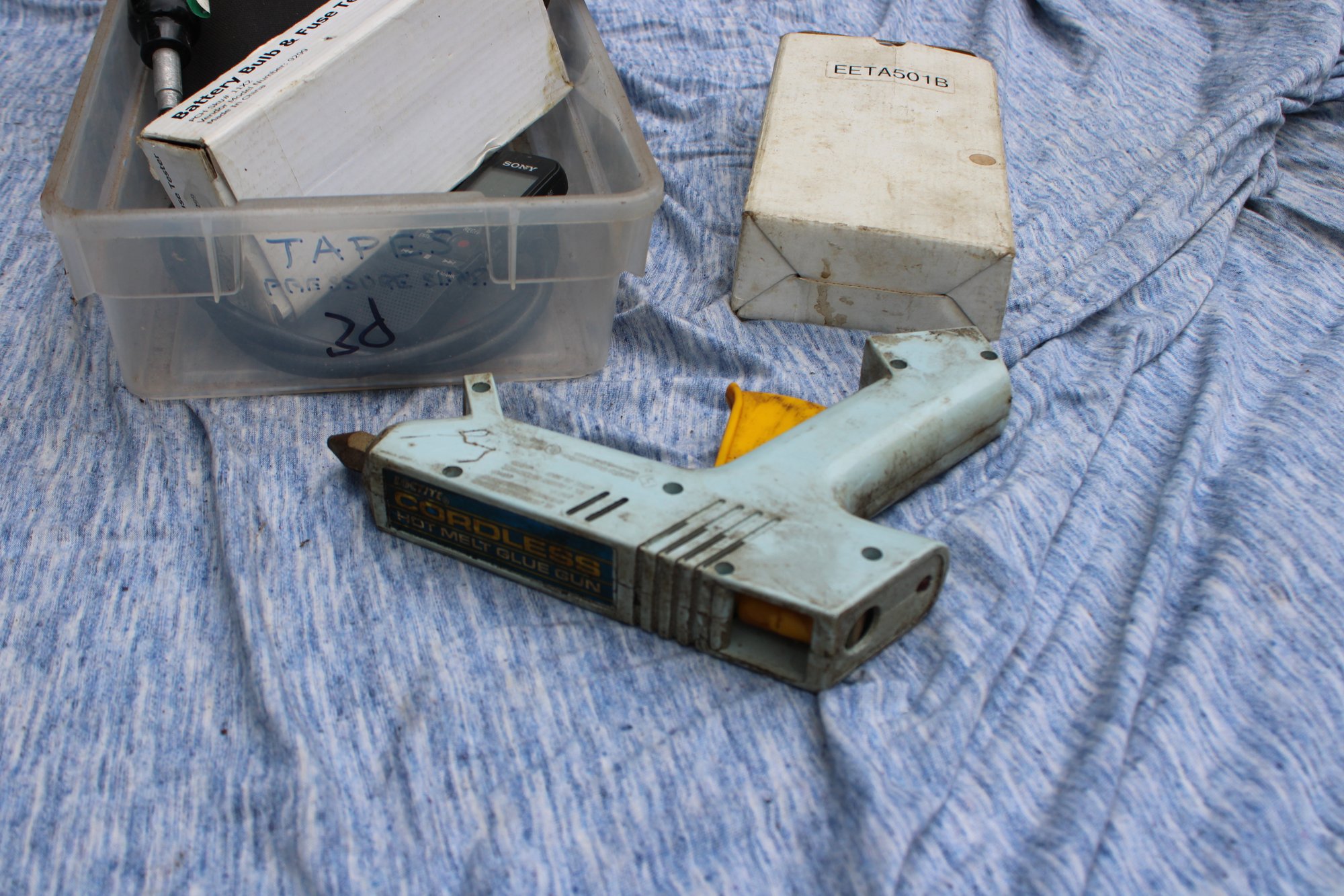 CENTEX DIGITAL CLAMP METER AND GLUE GUN #8182 | Auctionninja.com