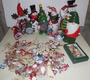 LOT 8 CHRISTMAS DECORATIONS