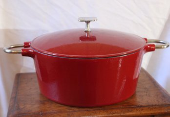 Outset Cast Iron Dutch Oven
