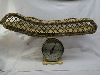 Vintage Wicker Basket Infant Baby Scale 25lbs