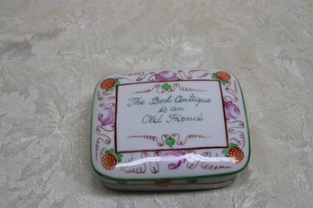 ' THE BEST ANTIQUE IS AN OLD FRIEND' TRINKET BOX