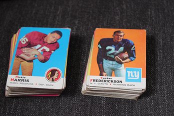 ASSORTMENT OF 1970 TOPPS FOOTBALL CARDS & CHECKLISTS