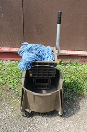 RUBBER MAID 6121 MOP BUCKET