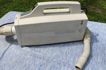ORECK XL VACUUM CLEANER - NO ATTACHMENTS