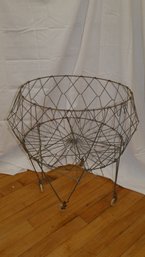 VINTAGE MCM ALLIED PRODUCT CO COLLAPSIBLE WIRE LAUNDRY BASKET ON WHEELS