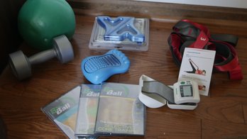 ASSORTMENT OF WORKOUT EQUIPMENT