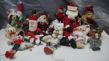 ASSORTMENT OF CHRISTMAS DECORATIONS