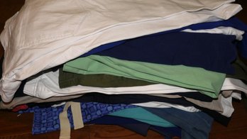 LARGE LOT WOMENS SHORTS, CAPRIS & PANTS SIZE 16 - 2XL