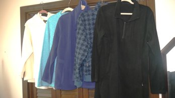 ASSORTMENT OF WOMENS JACKETS - SIZE L - XL