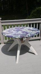 HEAVY ROUND RESIN OUTDOOR TABLE