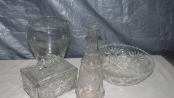 COLLECTION OF GLASS DECOR