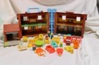 1980 Fisher Price Little People Brown Tudor Doll House Cottage 952 W / Extras