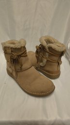 Tan UGG Boots Size 7 (MB)